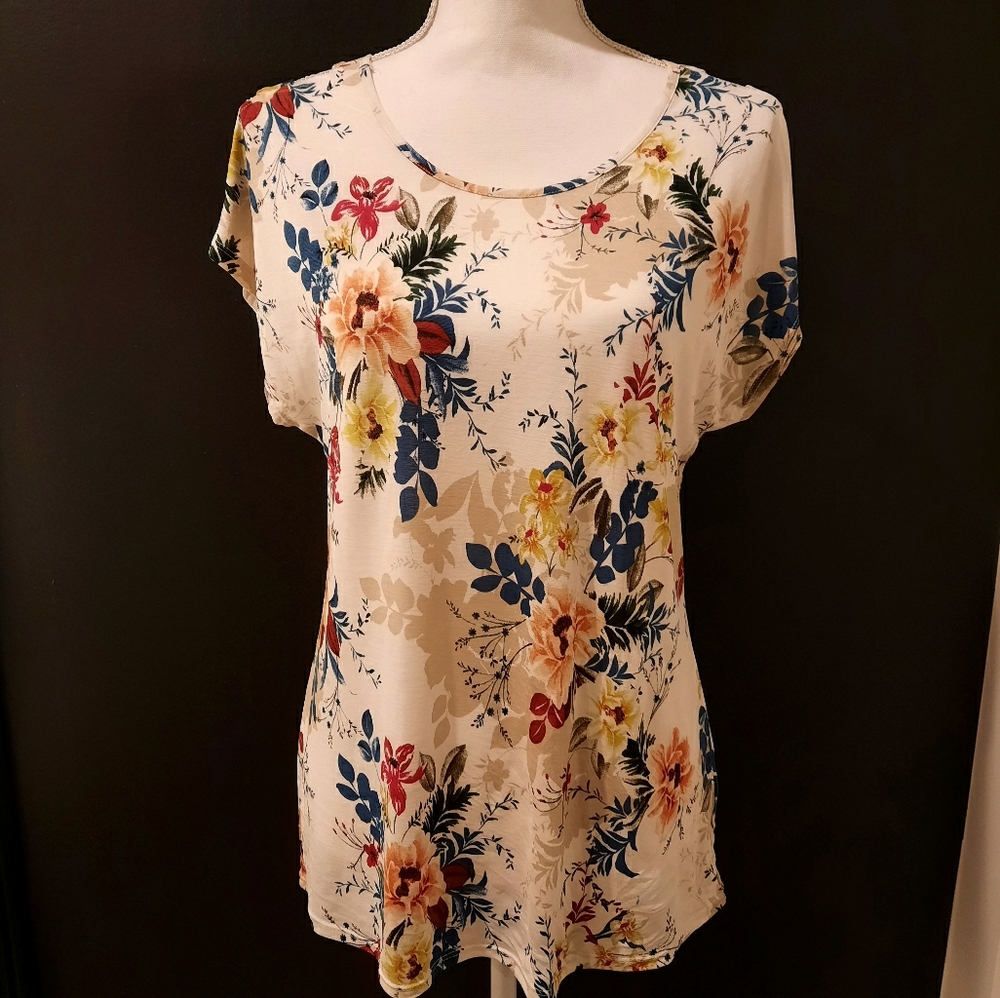 LAVISH | Floral Top